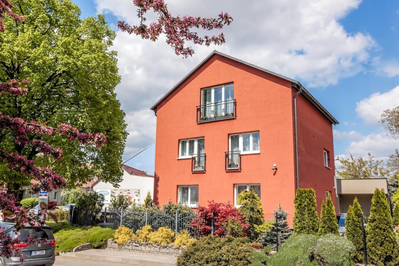 Elendris - Ubytovani U Kostela Brno Buitenkant foto