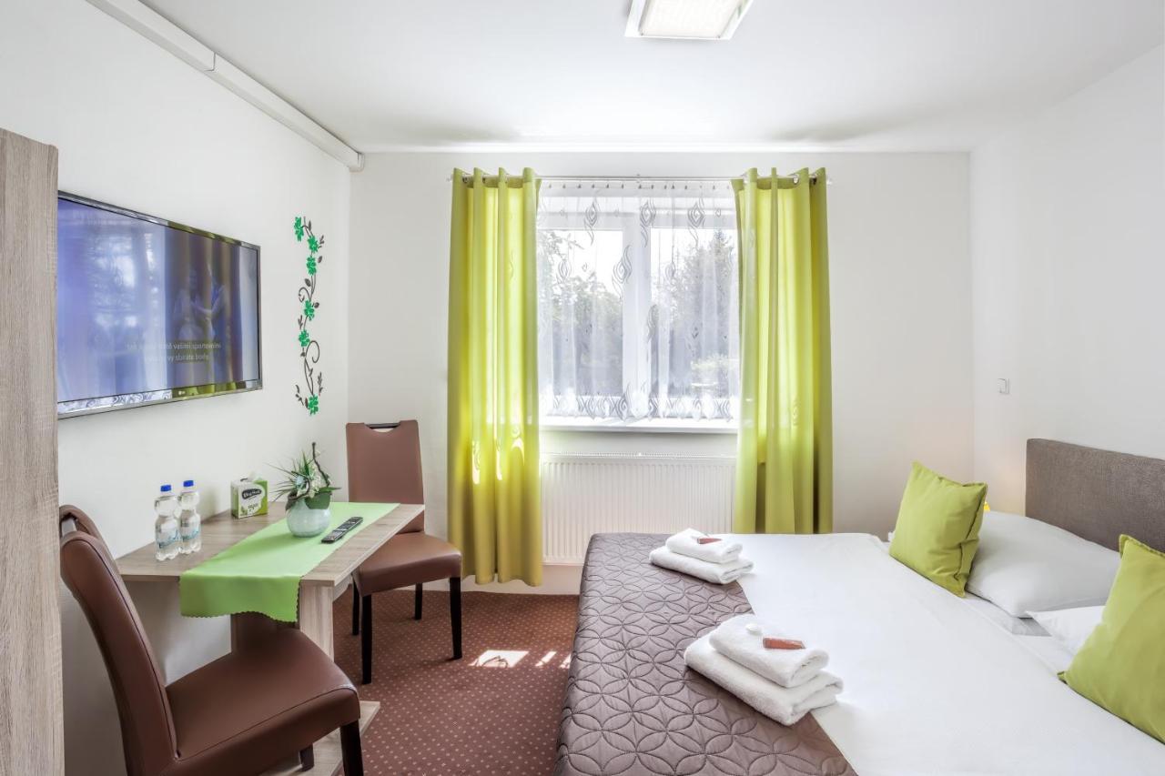 Elendris - Ubytovani U Kostela Brno Buitenkant foto